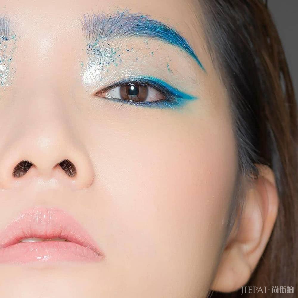 2019年最宁静美好的妆容：想要在你的脸上，描绘山川和万物