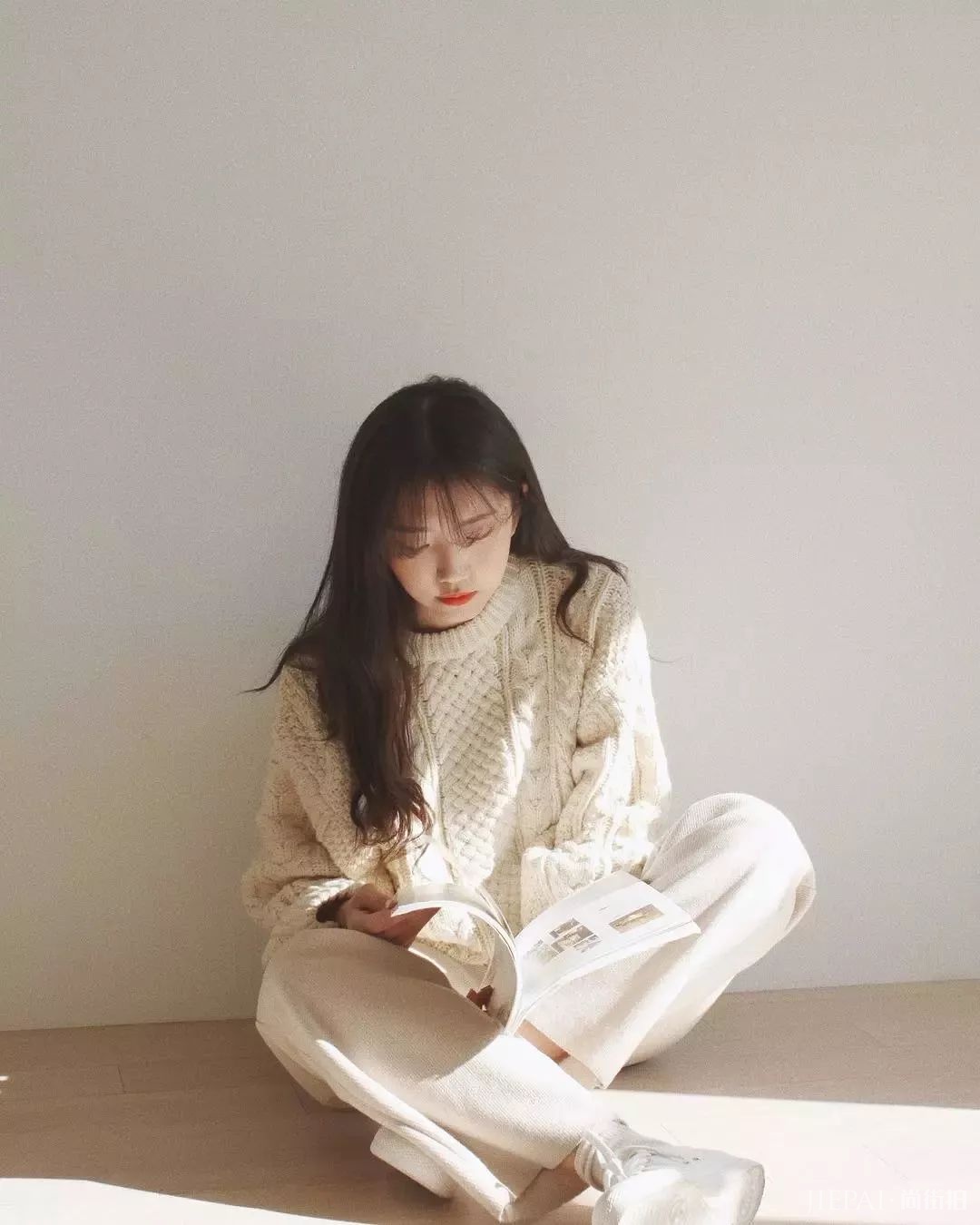 别再穿阔腿裤，2019最流行的4条裤子长这样