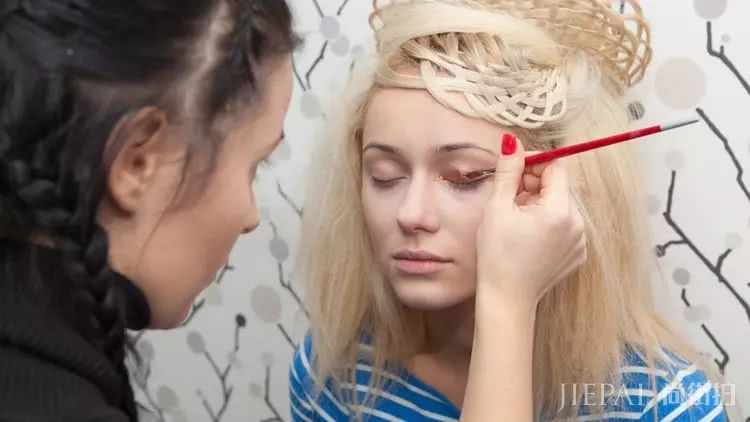 化妆师怕被偷师的小技巧，原来是这些