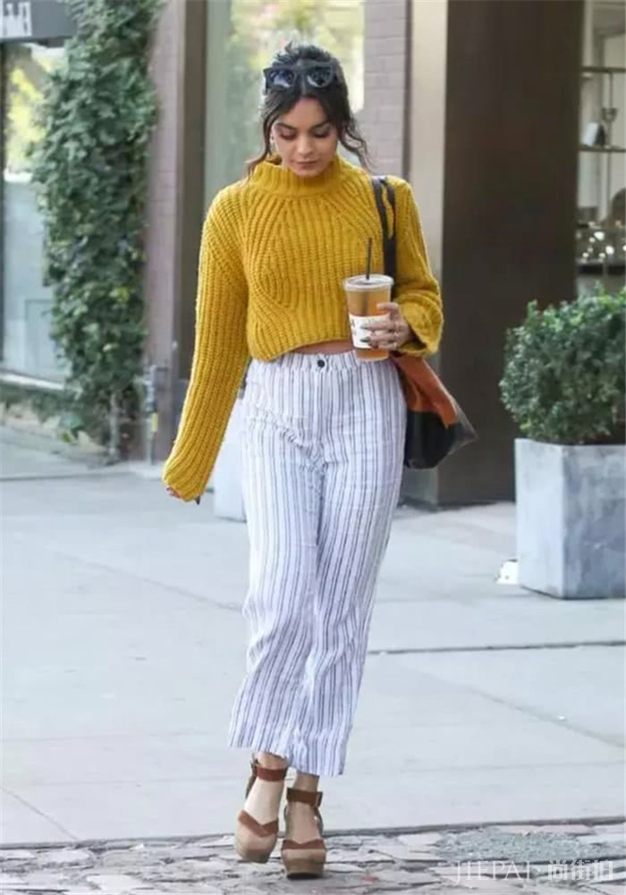春季毛衣大作战,搭配休闲阔腿裤让你展现自身魅力