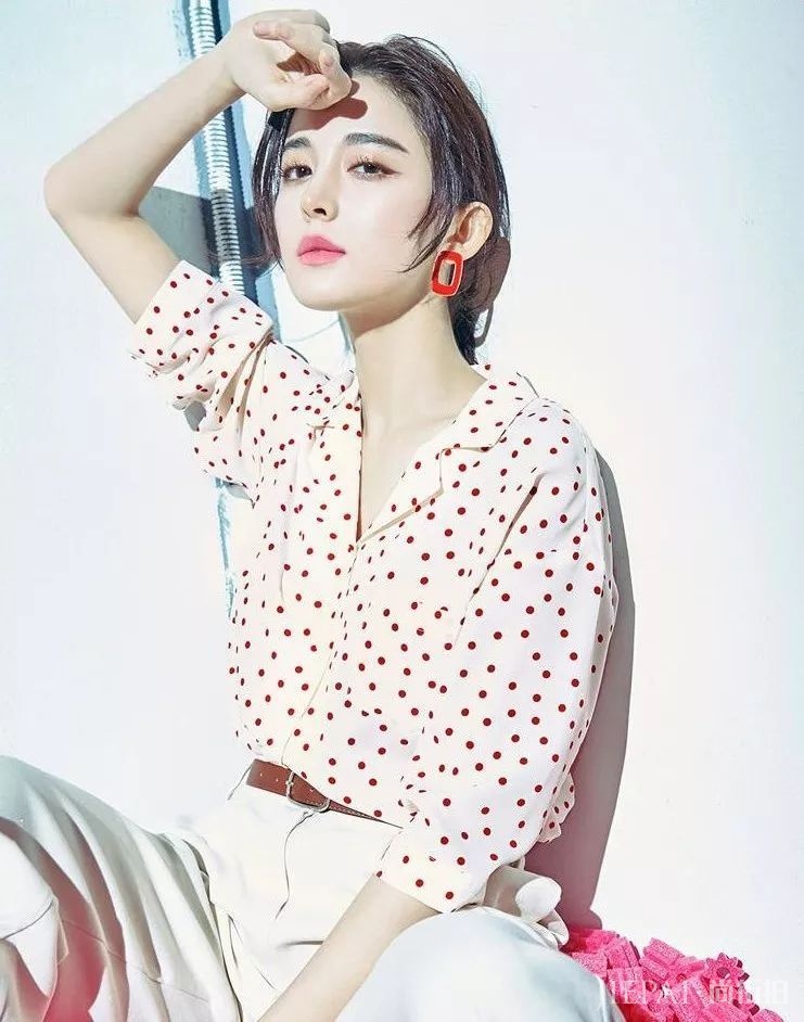 白色搭配太好看 简单穿就很时尚