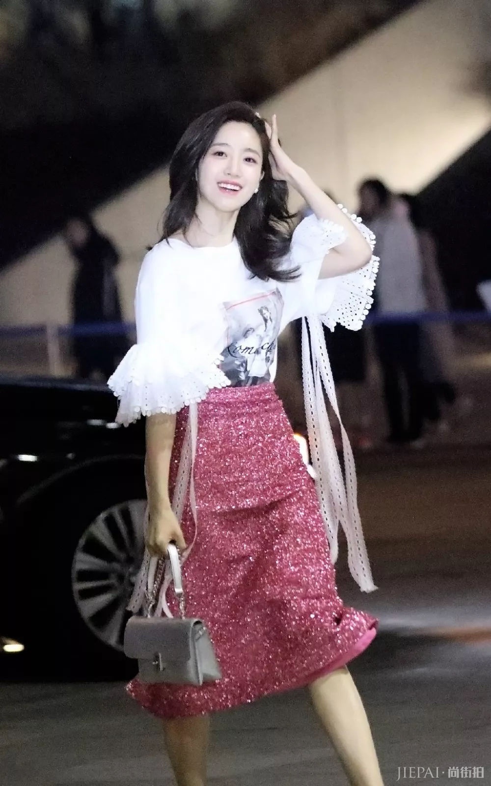 咸恩静换个发型简直就像换张脸!粉色衬衫配粉西裤气质甜美