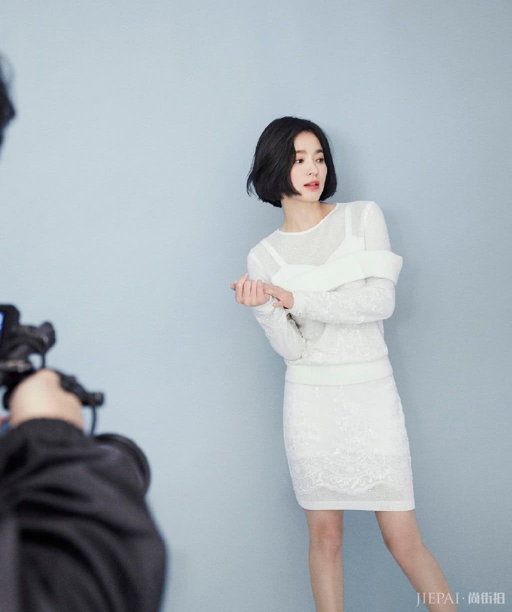 宋慧乔剪掉长发换成短发，嫩回18岁