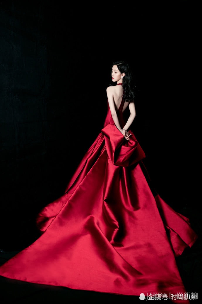 陈都灵港式轻熟风比之前清纯造型惊艳多了