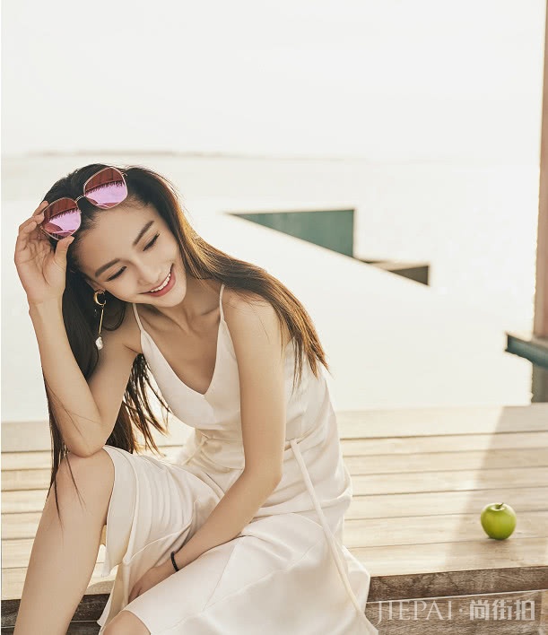 Baby旅游照是梦幻女友的顶配吧!颜值也太高了吧!