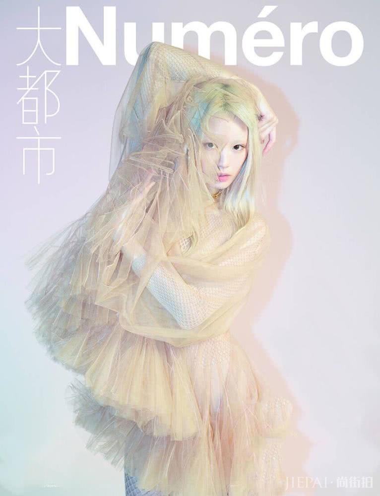 新生代超模利献灵出道就备受大牌青睐，梦想走维密却两度被刷