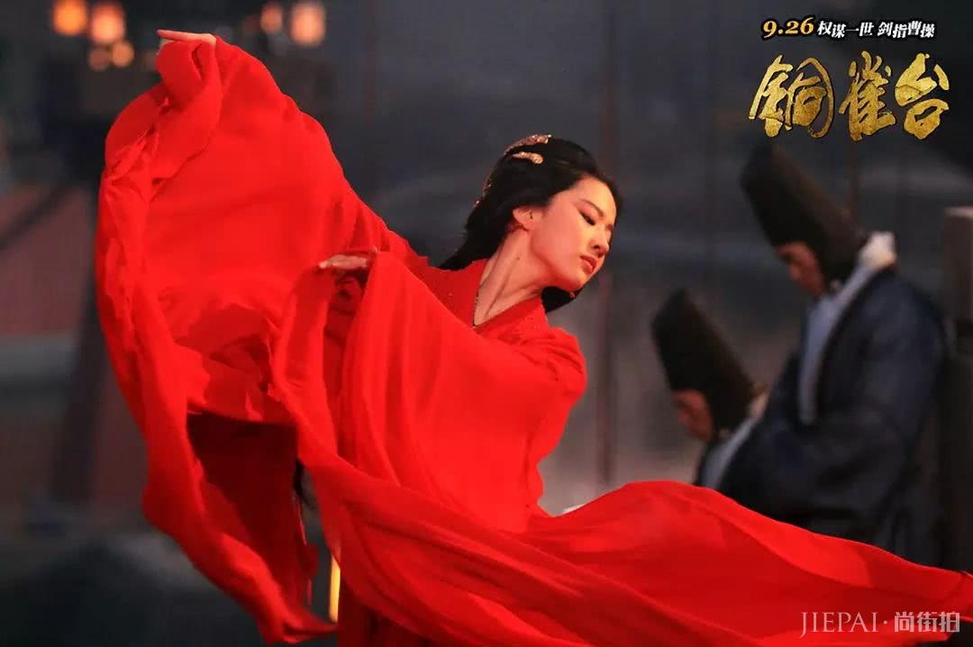 刘亦菲最新杂志大片出炉 人间烟火中安静地发着光