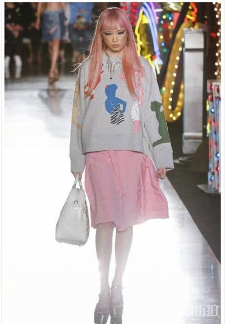 新生代超模利献灵出道就备受大牌青睐，梦想走维密却两度被刷