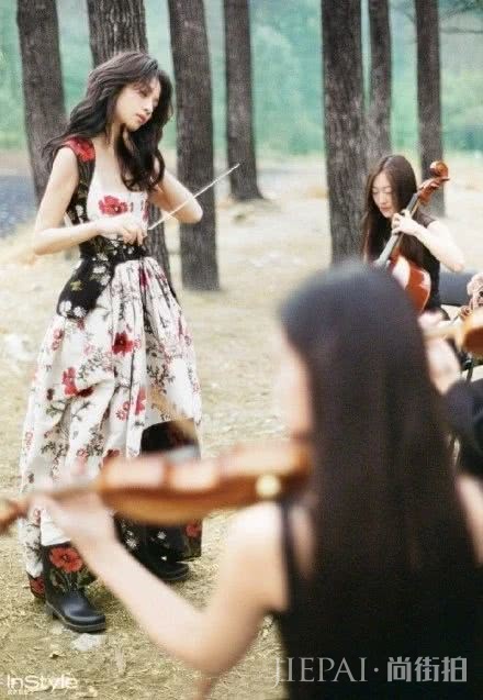 这些自然系穿搭看着很清凉!纯色搭配减龄又大气