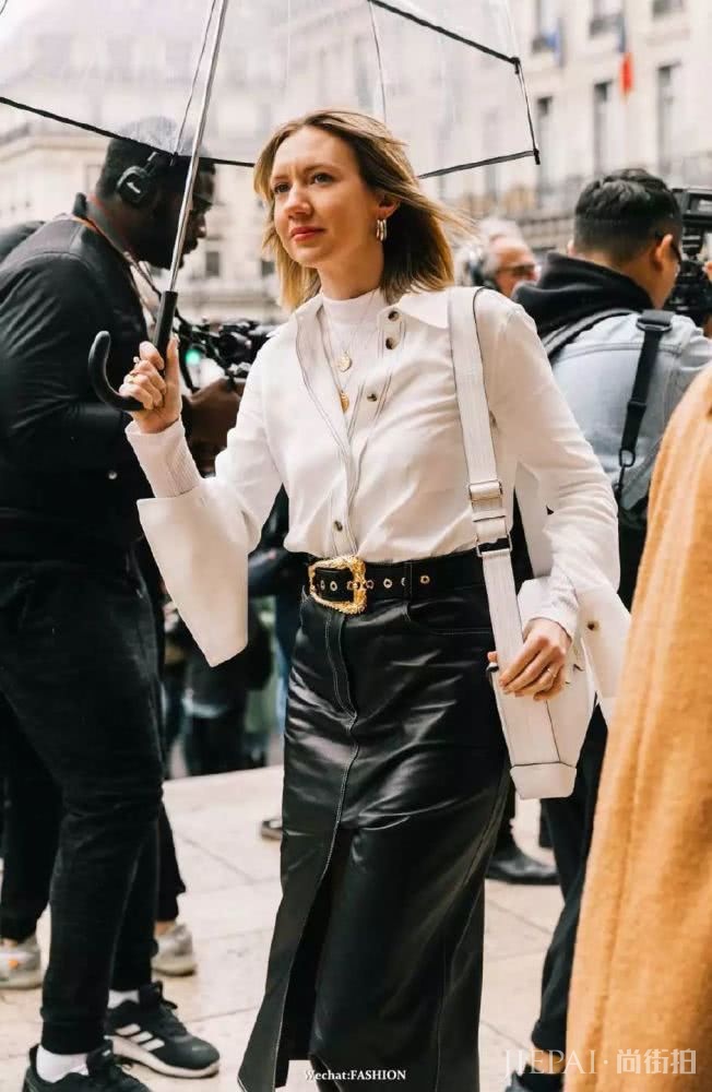 流行色难穿？试试显白好搭的大豆米色