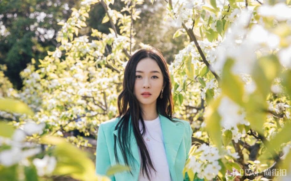 不愧是行走中的穿搭教科书,倪妮刘雯分分钟美爆朋友圈!