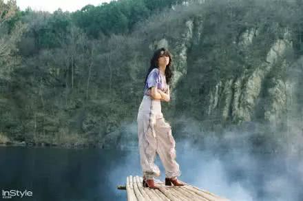 这些自然系穿搭看着很清凉!纯色搭配减龄又大气