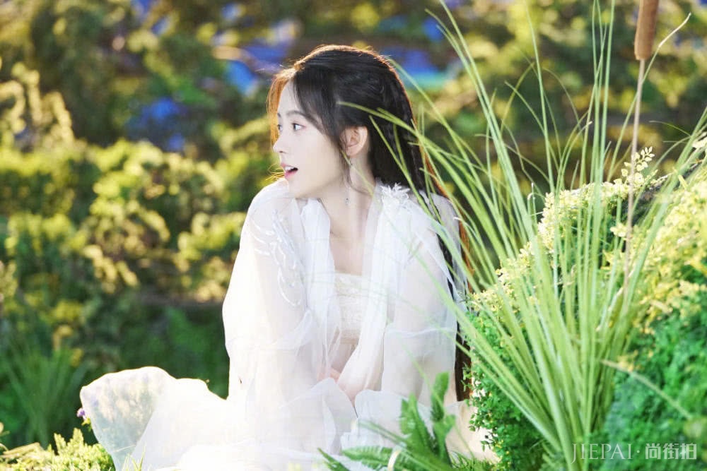 鞠婧祎版《新白娘子传奇》白素贞上线,一身素雅,美若天仙