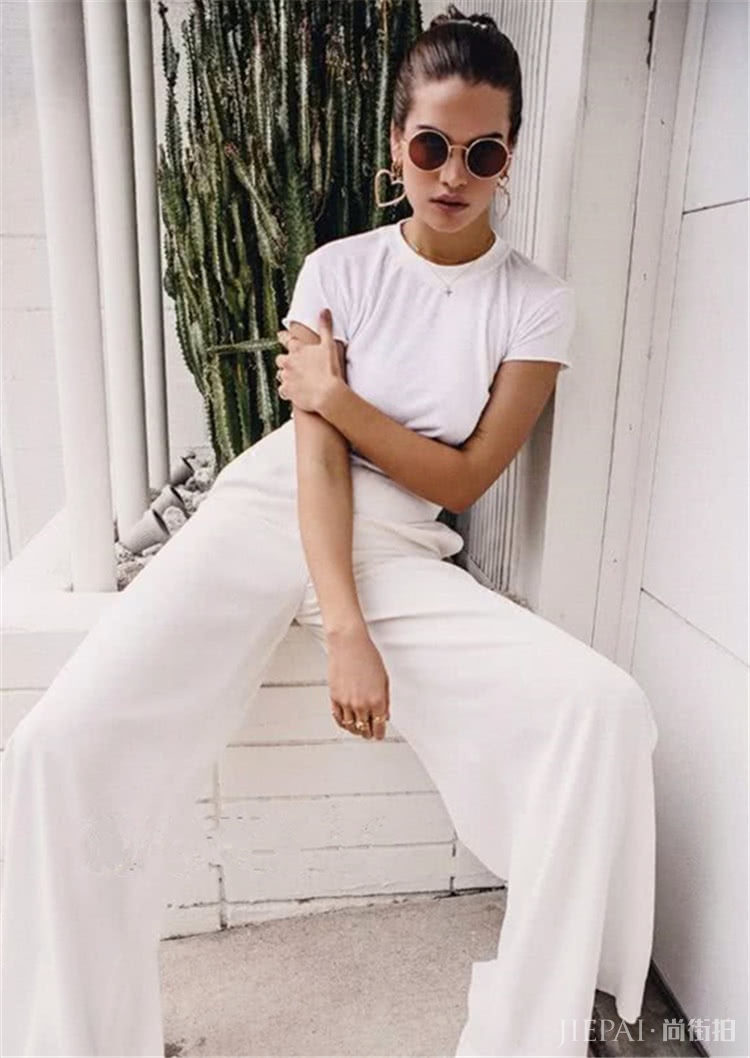 夏季不落俗套的穿搭CP:T恤+阔腿裤,时髦好看才是王道