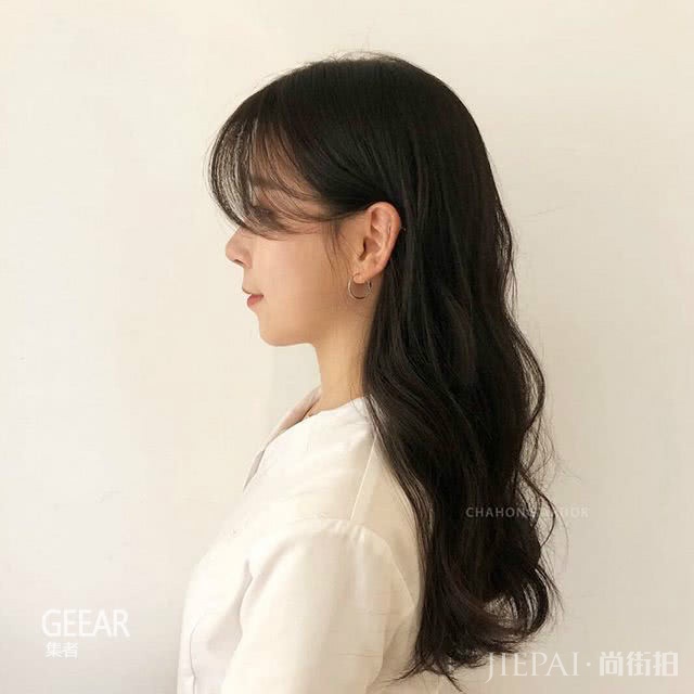 手笨女生也能零技巧三分钟学会！一起烫出自然系微卷发