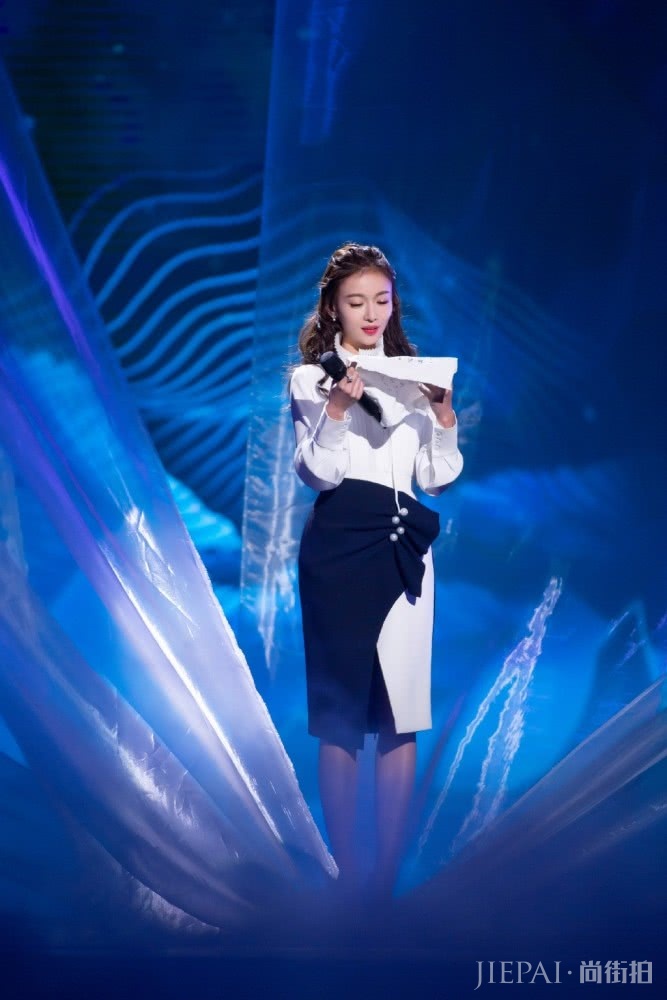 吴谨言普通半身裙穿出了3万的高级感,气场强大