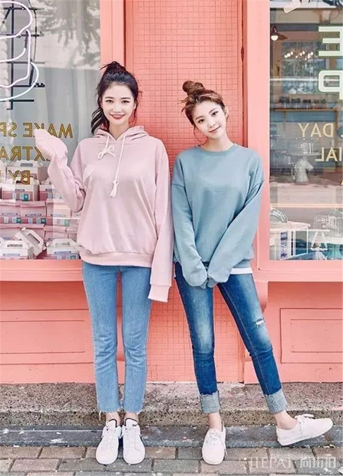 春季穿小白鞋去踏青,舒适又不失文艺感