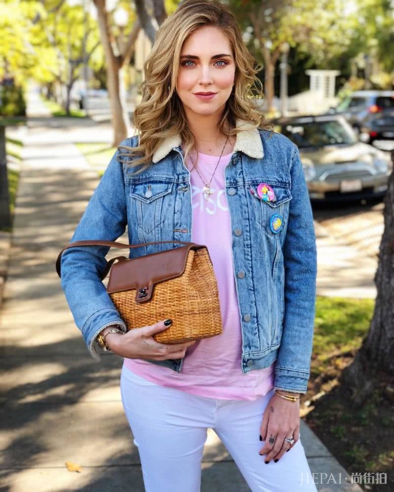 让“老阿姨”也能嫩回18岁的粉红穿搭！气质出众
