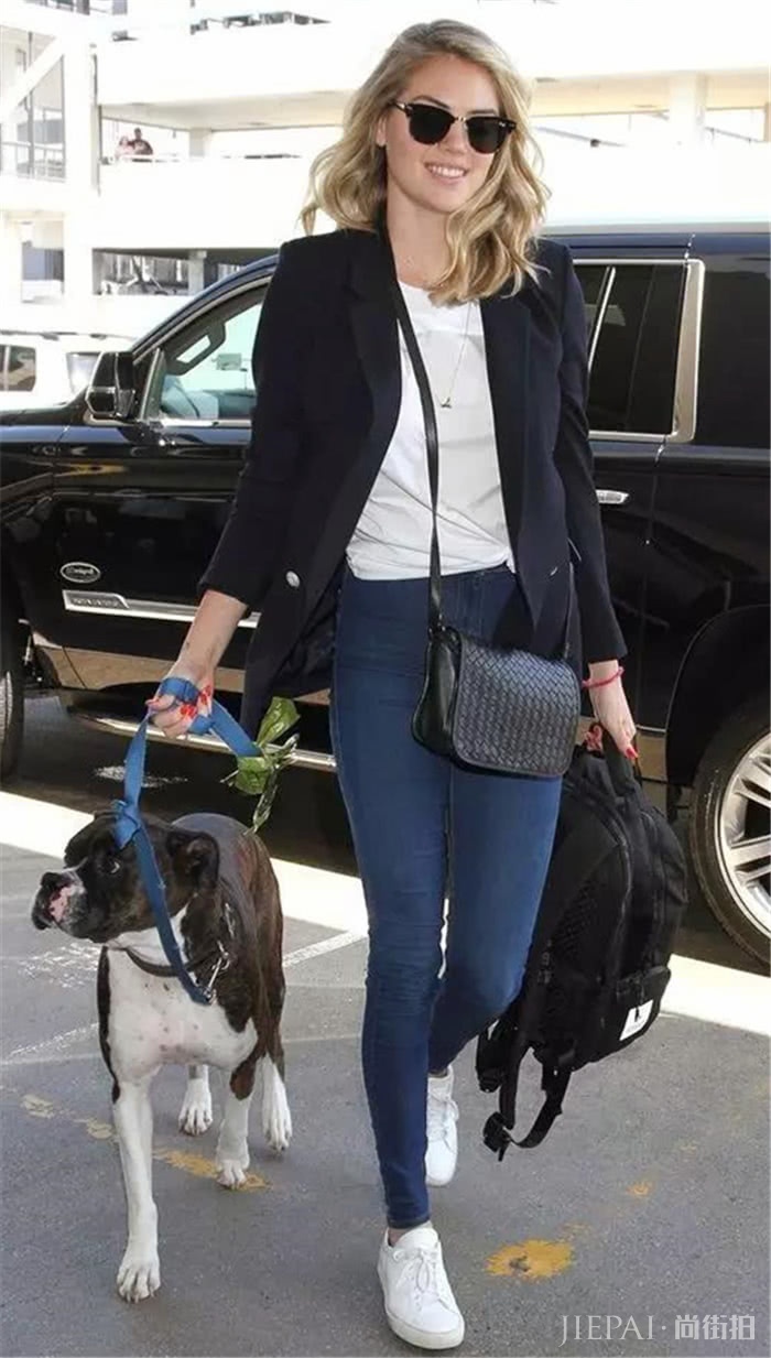 春季穿小白鞋去踏青,舒适又不失文艺感