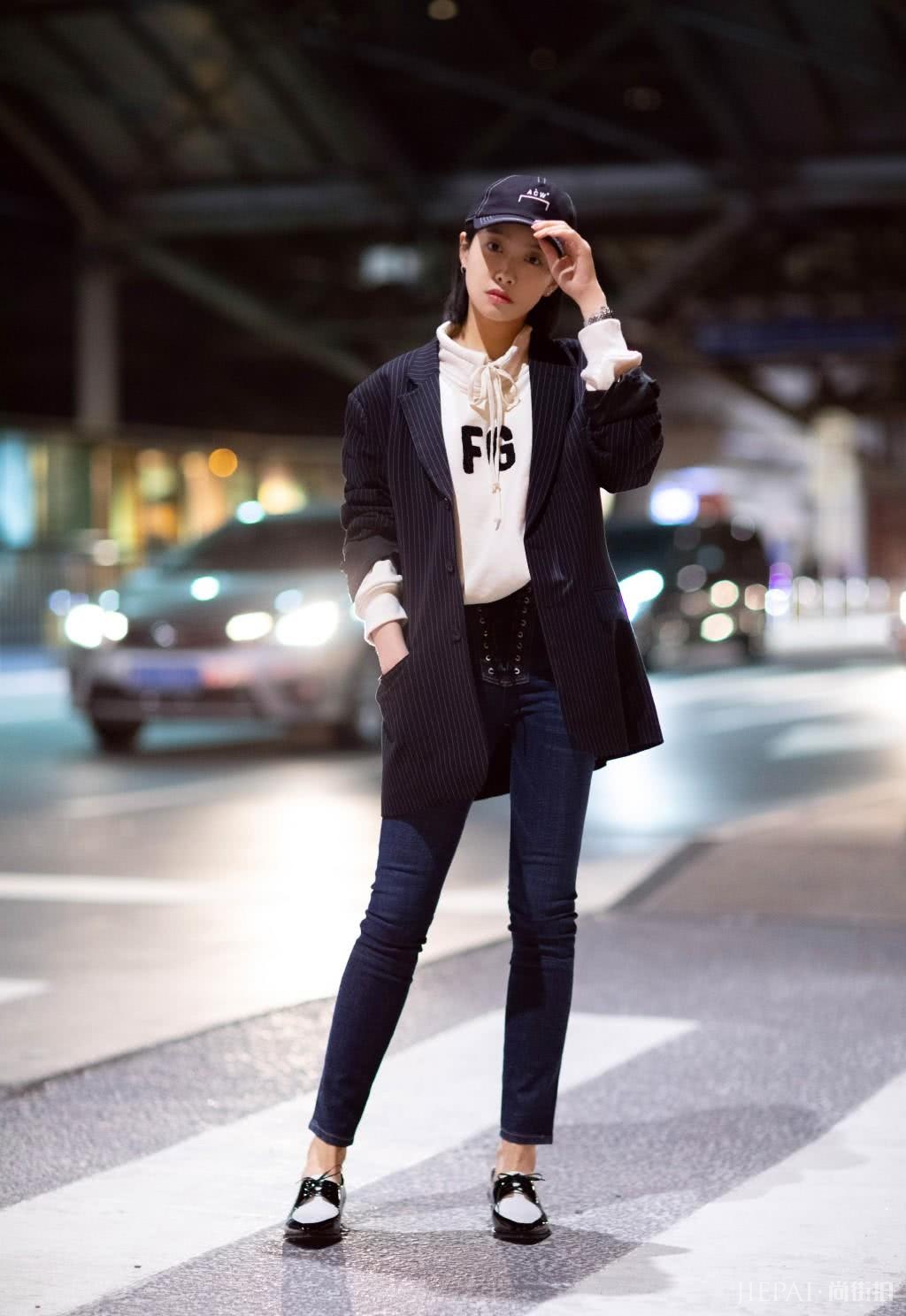 宋茜双腿太细了,穿牛仔裤秒变“竹竿腿”