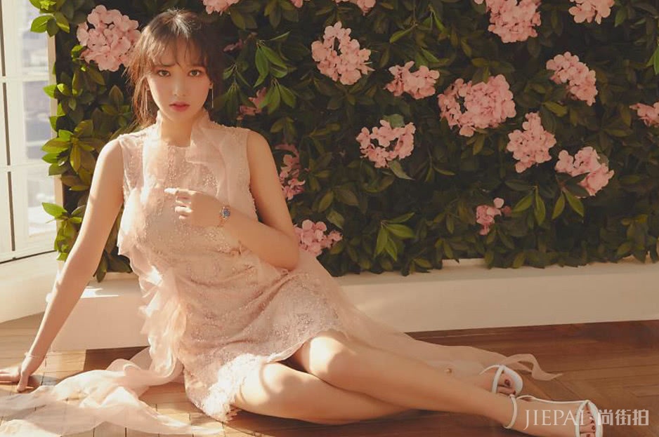 程潇晒最新自拍，扎双马尾减龄如少女