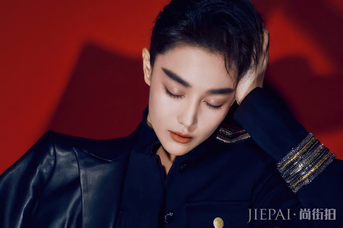 女生长得帅是什么体验？张馨予晒照解答 短发剑眉英气十足