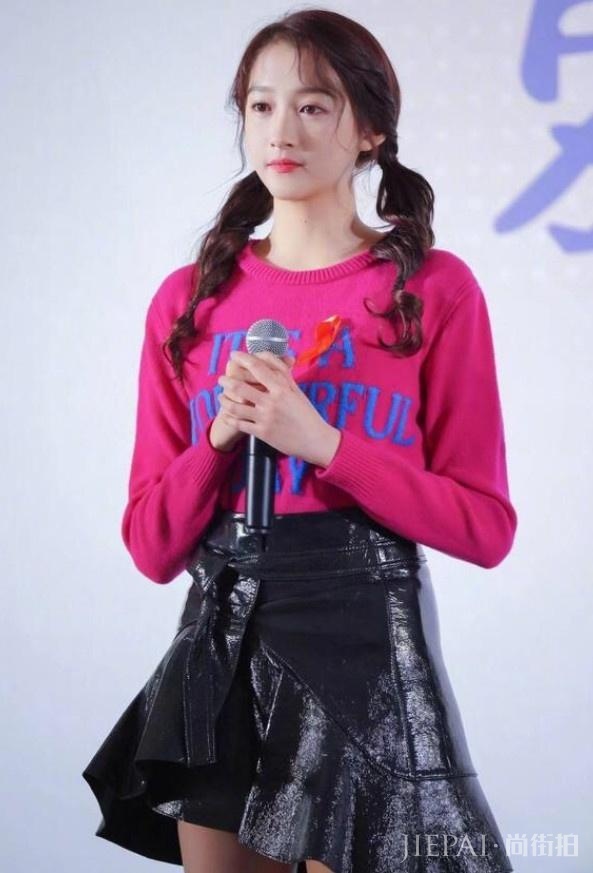 春天学关晓彤这几款双马尾发型，轻松美回18岁