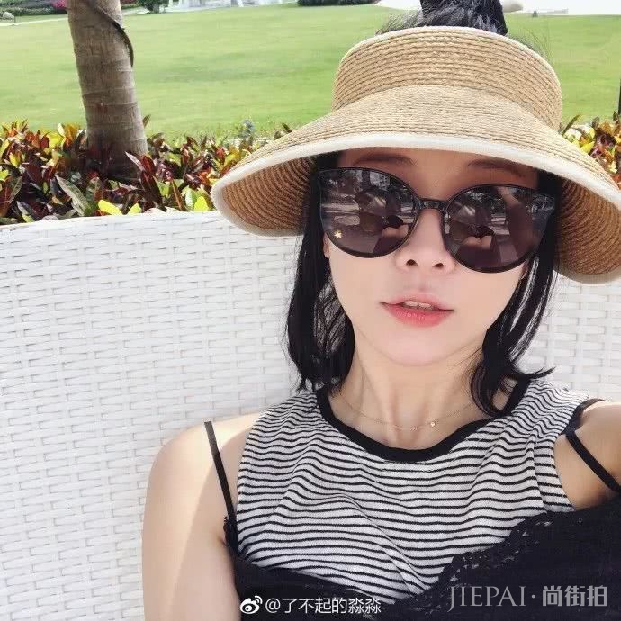 世上有两种白皮肤让你沉醉，一种是袁珊珊一种是你……