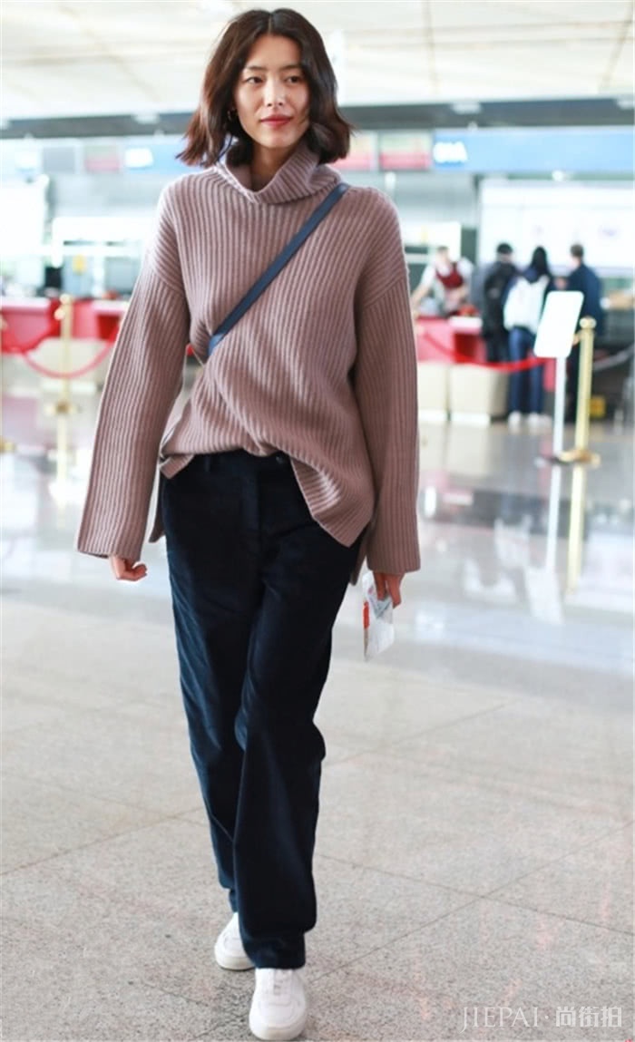 春季毛衣大作战,搭配休闲阔腿裤让你展现自身魅力