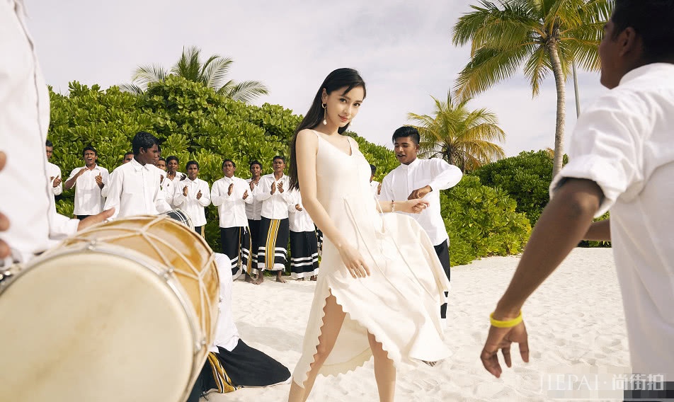 Baby旅游照是梦幻女友的顶配吧!颜值也太高了吧!