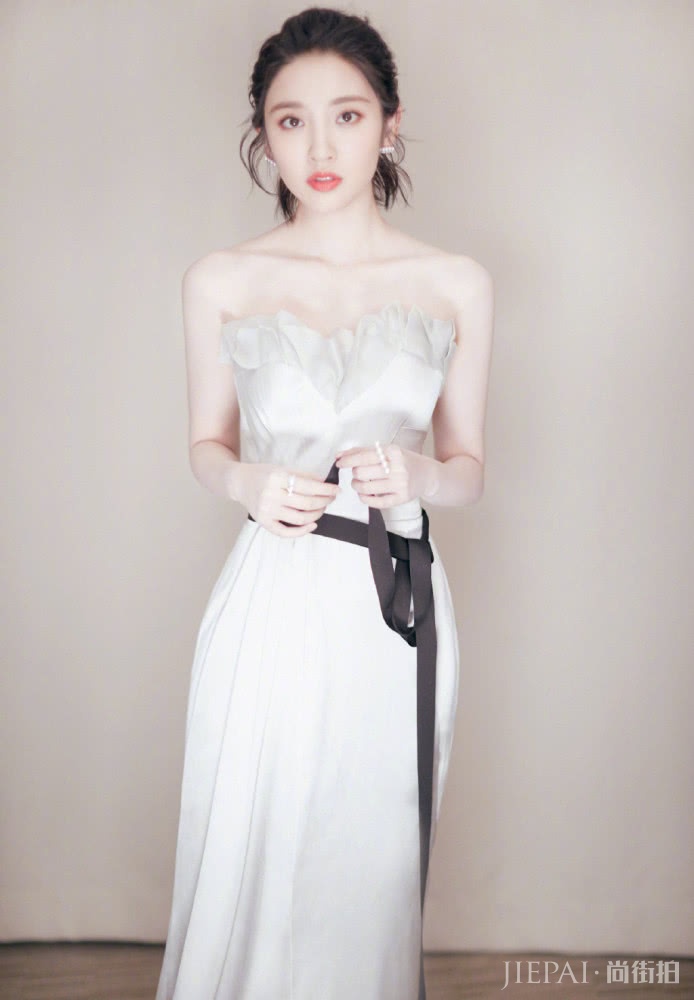 唐艺昕新发型太惊艳了!摩卡波波头意外时尚气质,美得太高调