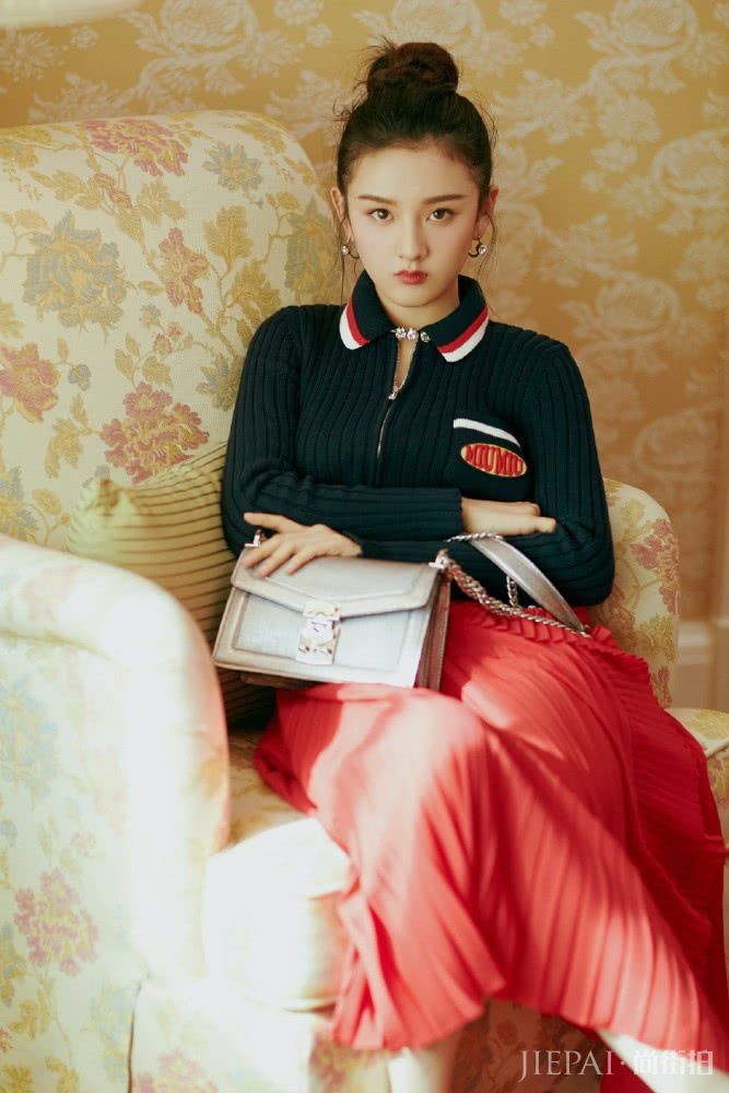 宋祖儿裙子配细高跟大秀美腿，这也太美了吧