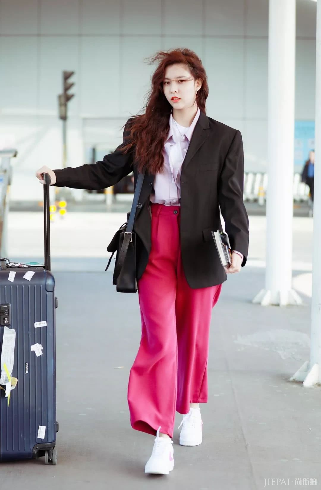 粉色太挑人还不显白?那是你不懂这三种配色