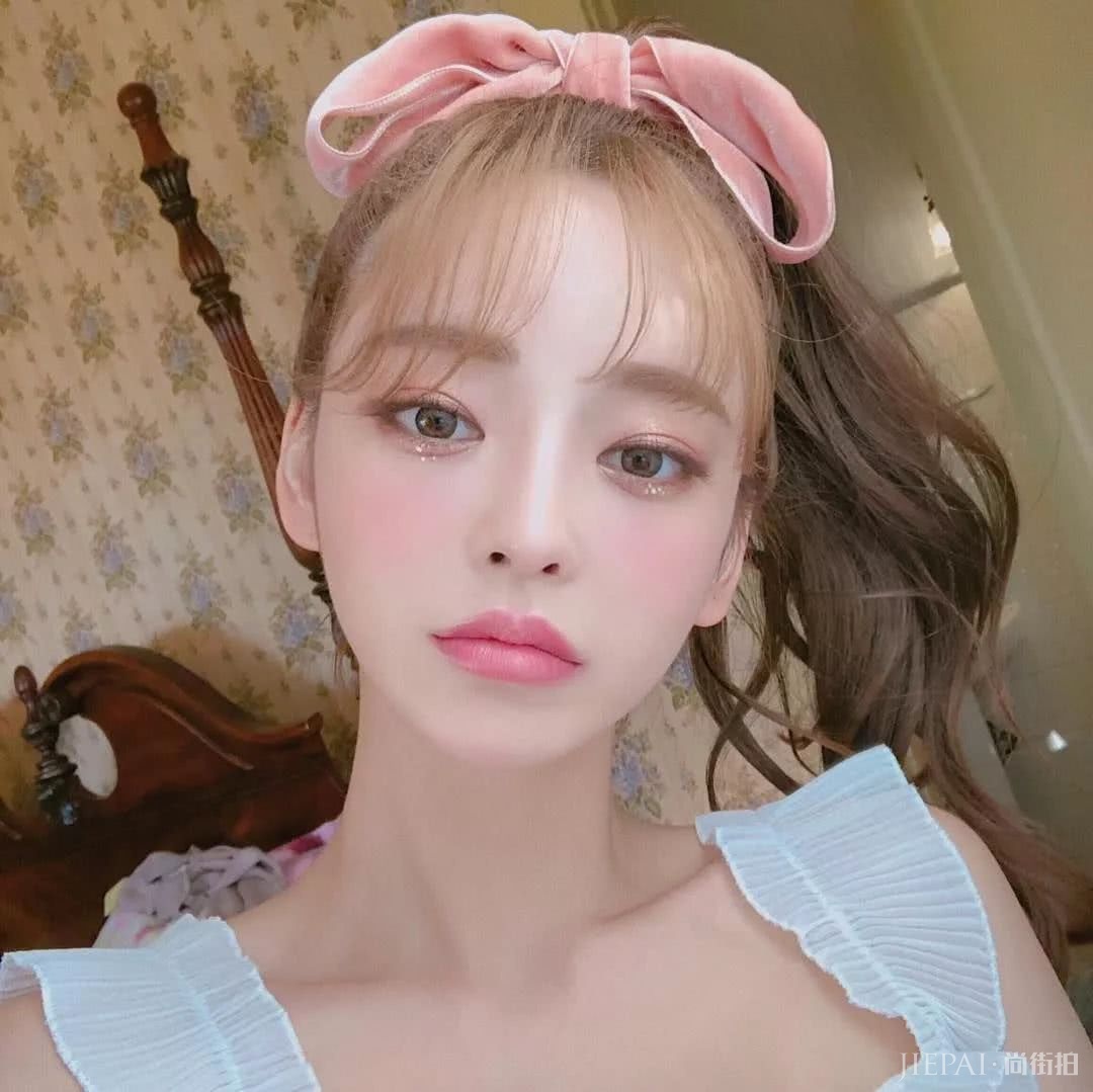 这个对黄皮最友好的色系,女明星们果然不放过