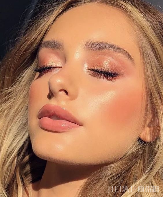 这个对黄皮最友好的色系,女明星们果然不放过