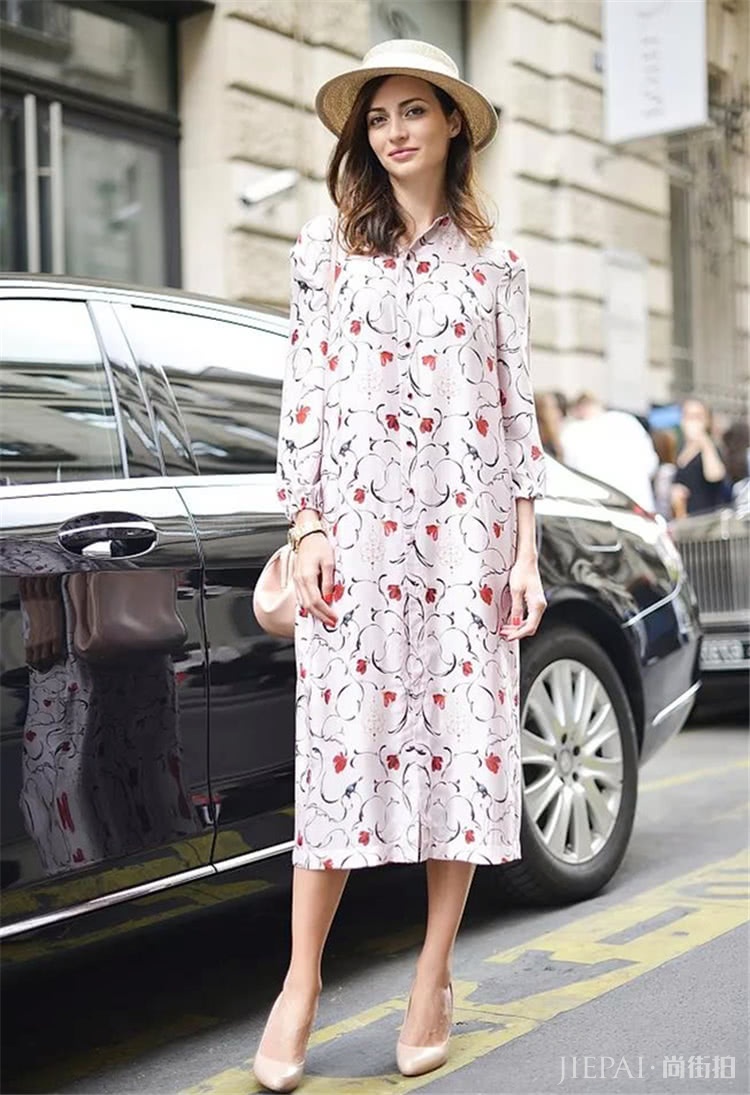 爱美的小仙女穿上连衣裙风情万种，尽享春日好风光