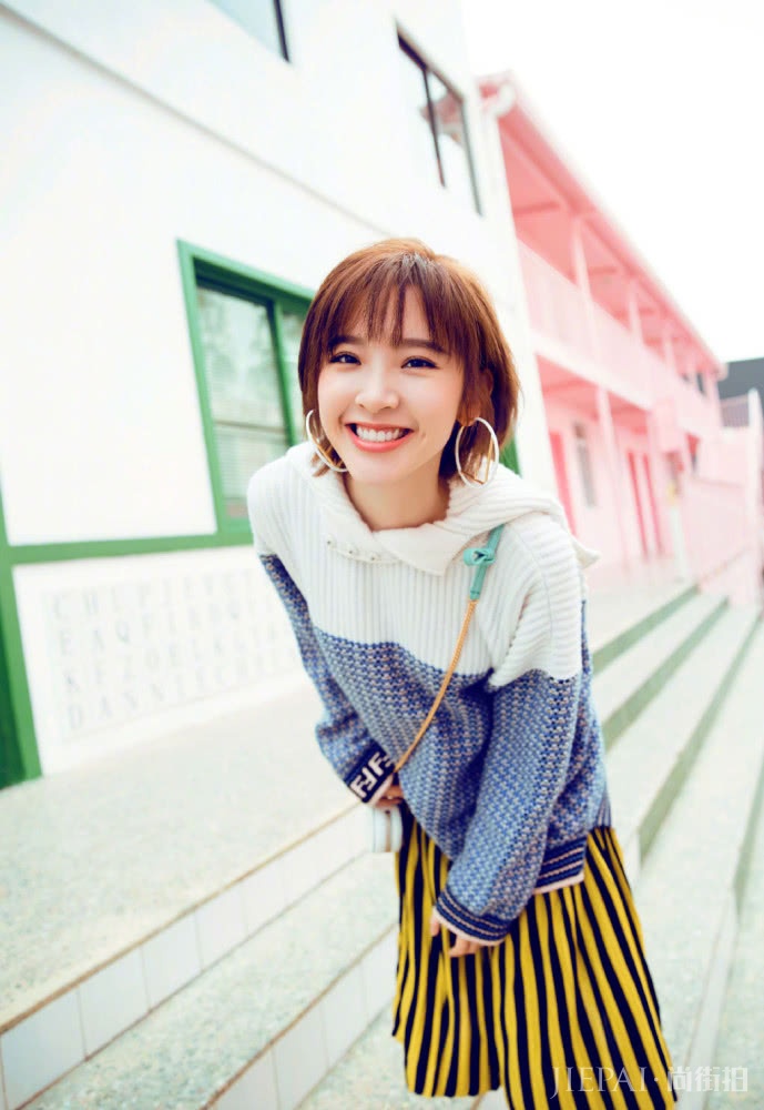 唐艺昕新发型太惊艳了!摩卡波波头意外时尚气质,美得太高调