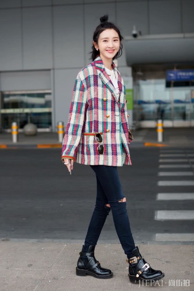 唐艺昕新发型太惊艳了!摩卡波波头意外时尚气质,美得太高调