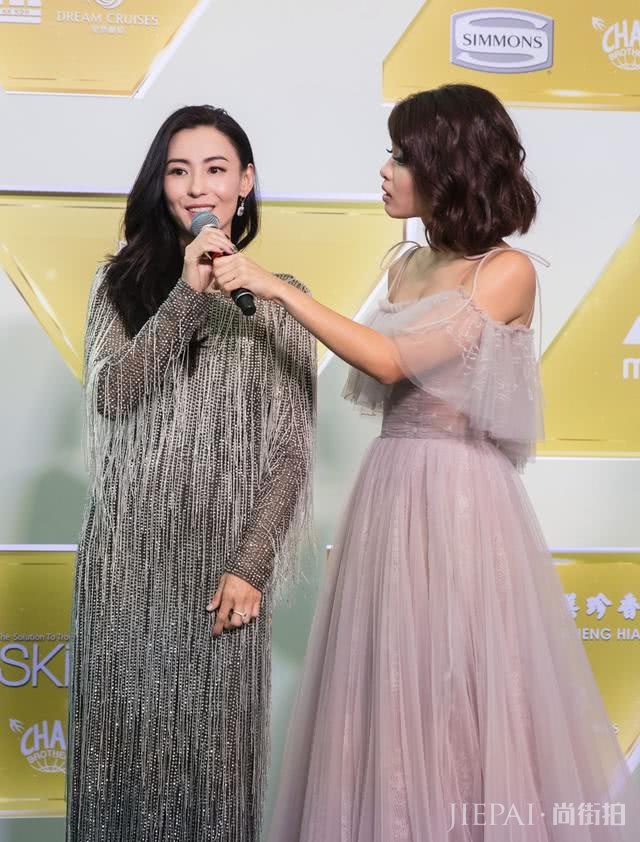 张柏芝身穿流苏裙大秀美背,状态回归