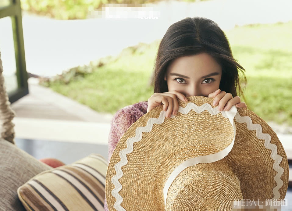 Baby旅游照是梦幻女友的顶配吧!颜值也太高了吧!