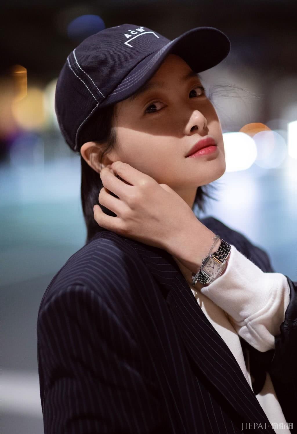 宋茜双腿太细了,穿牛仔裤秒变“竹竿腿”