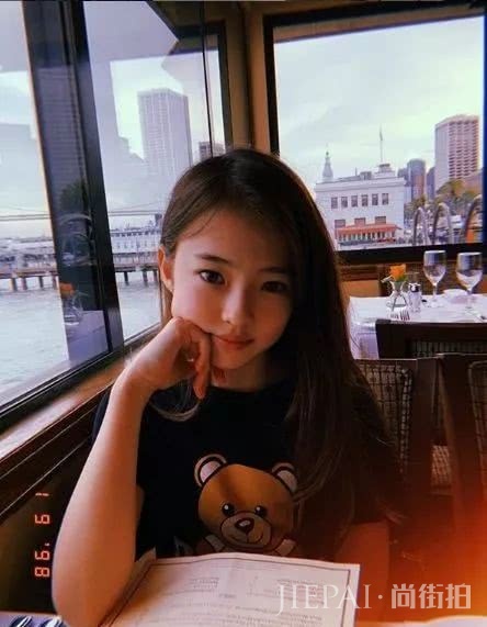 这位11岁的混血小美女，是小宋慧乔还是小Jennie？