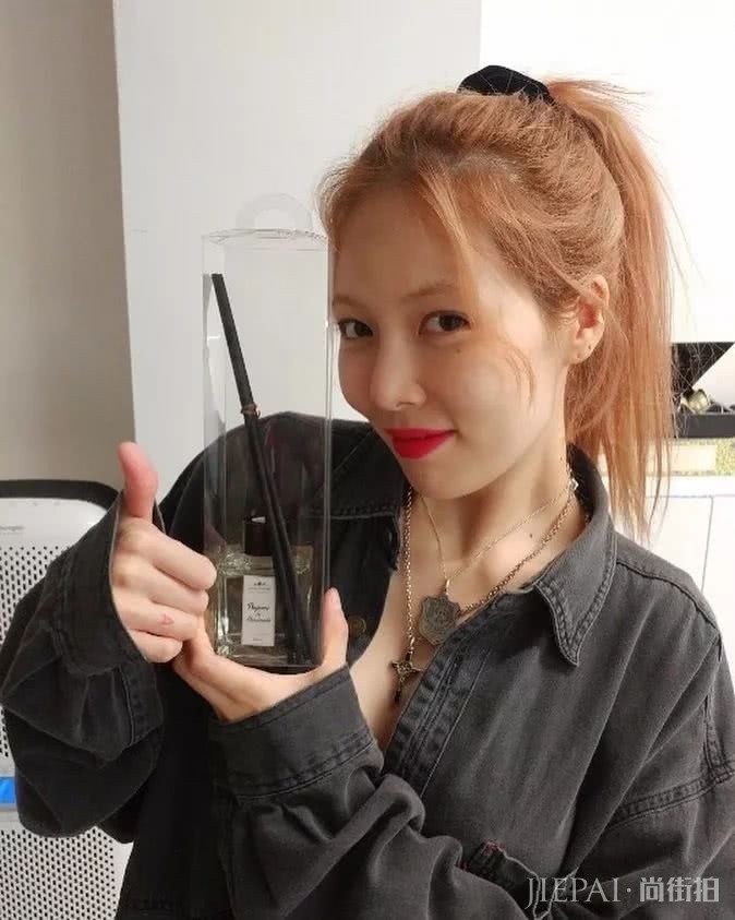 泫雅涂红唇这么好看?原因离不开这三点