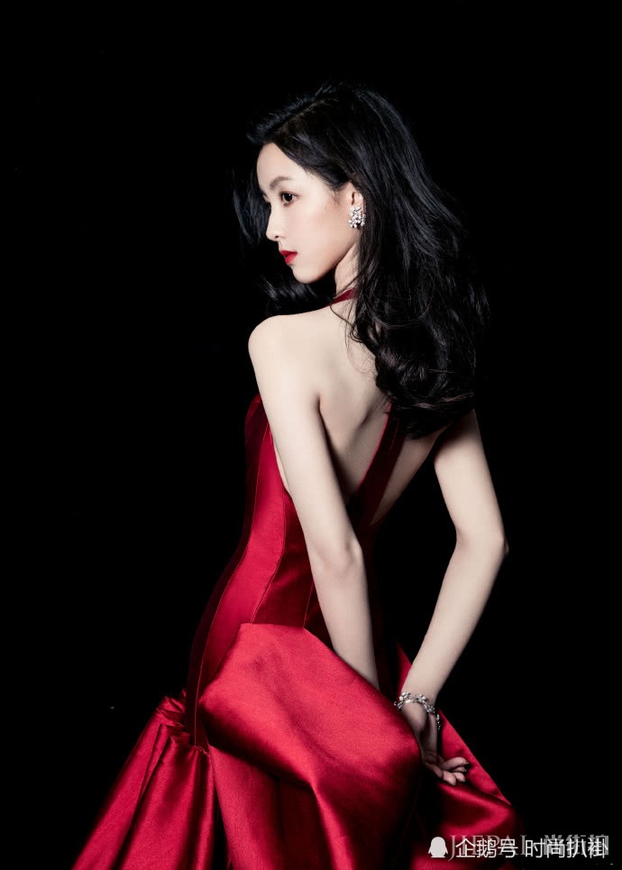 陈都灵港式轻熟风比之前清纯造型惊艳多了