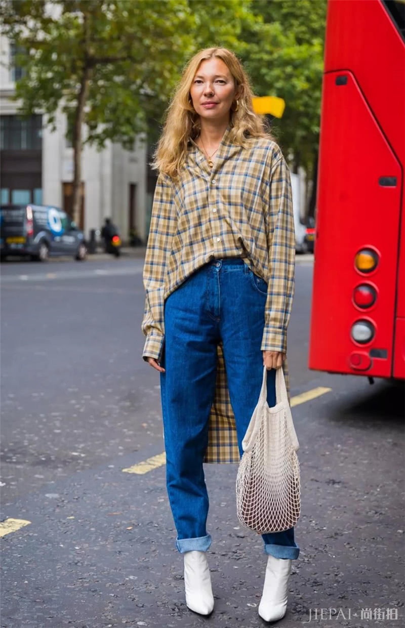 职场穿搭没灵感?用衬衫和牛仔裤提升你的气质和品味