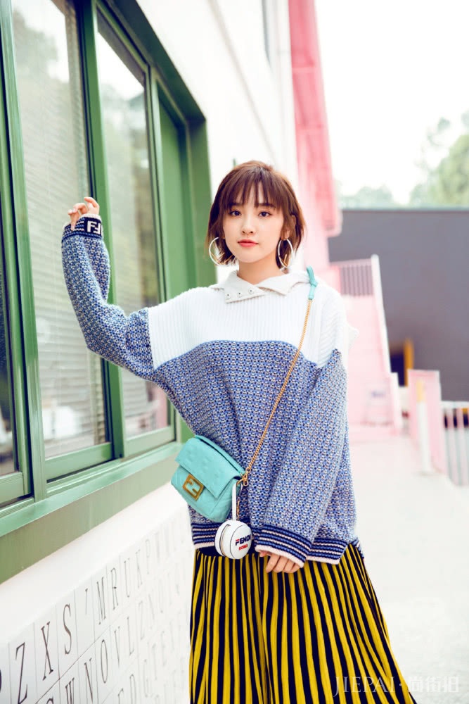 唐艺昕新发型太惊艳了!摩卡波波头意外时尚气质,美得太高调