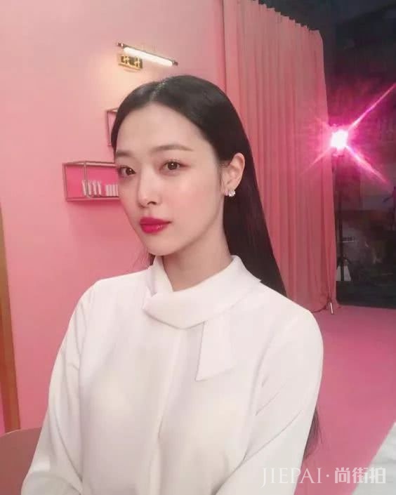 这个对黄皮最友好的色系,女明星们果然不放过