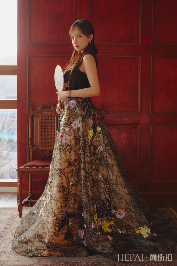 程潇晒最新自拍，扎双马尾减龄如少女