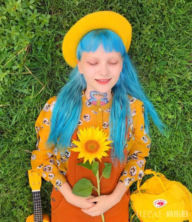 乌克兰少女彩虹发色很吸睛，这“神仙颜值”一下走红网络