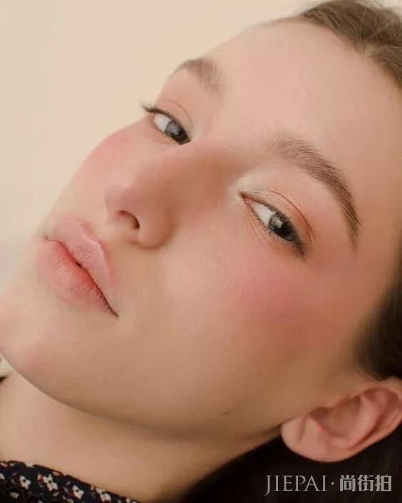 这个对黄皮最友好的色系,女明星们果然不放过